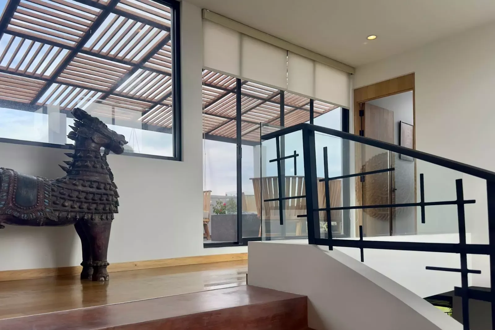 CASA CORDOBA — Residencial Malanquin la Mesa, San Miguel de Allende — photo 10 — luminous contemporary gallery with architectural vision