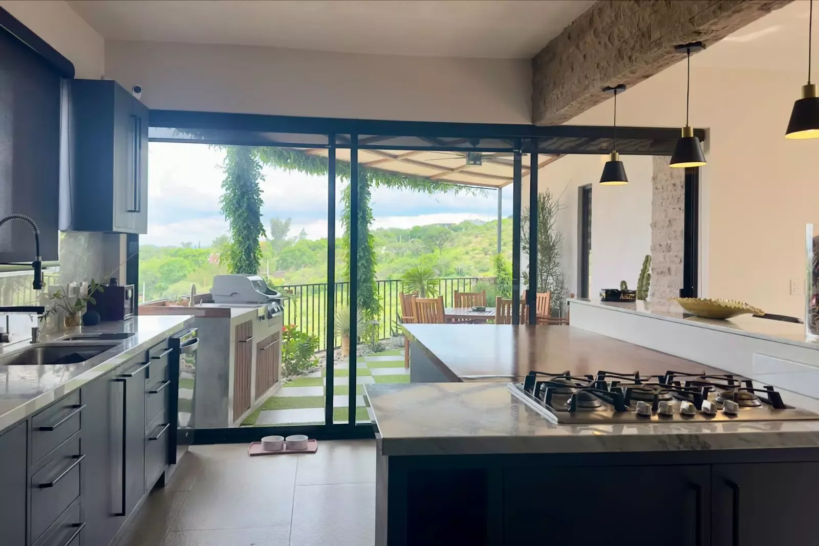 CASA CORDOBA — Residencial Malanquin la Mesa, San Miguel de Allende — photo 15 — seamless indoor-outdoor culinary paradise