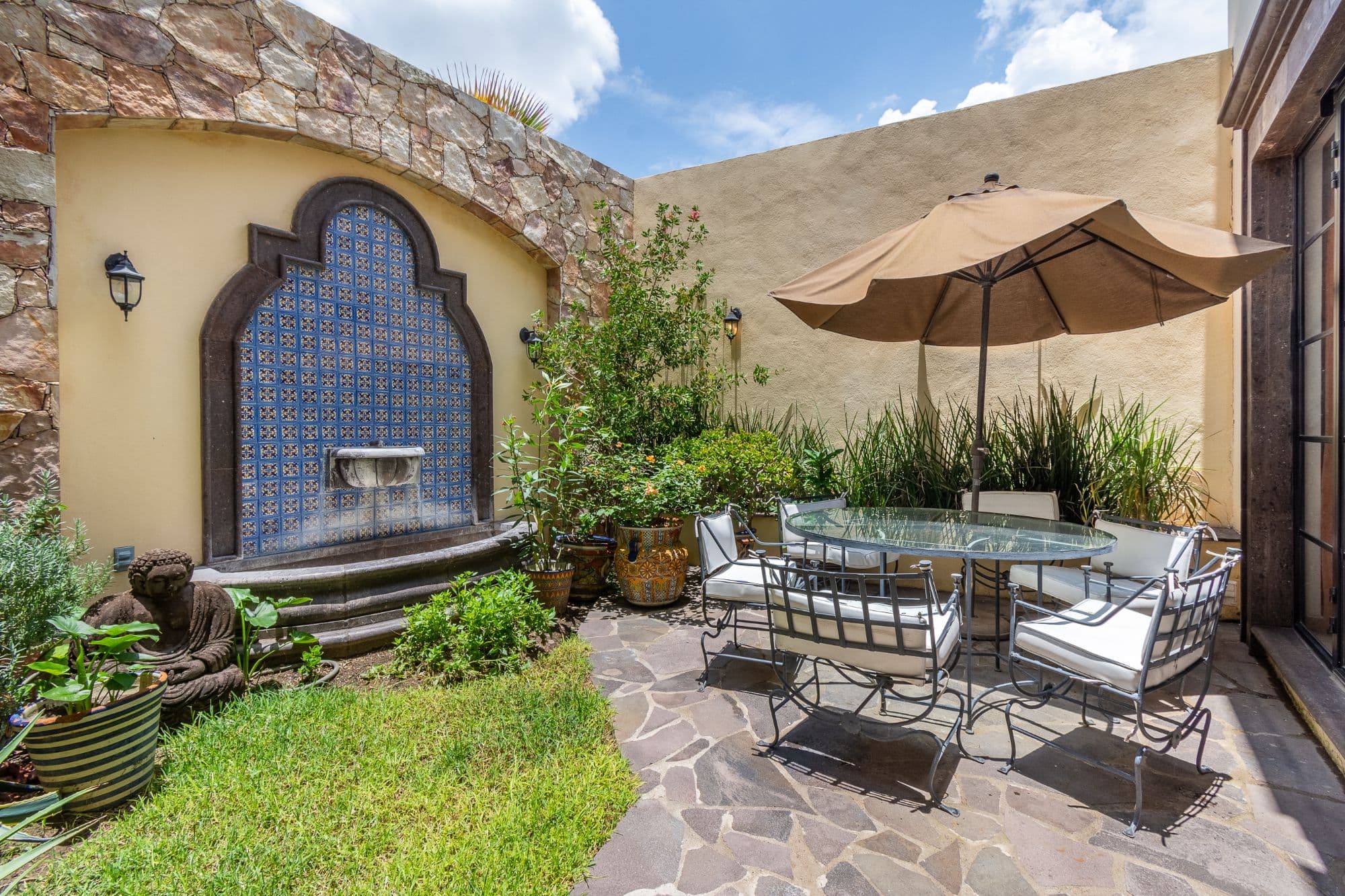 CASA PACO — San Antonio, San Miguel de Allende — photo 4 — enchanting courtyard with moorish fountain elegance