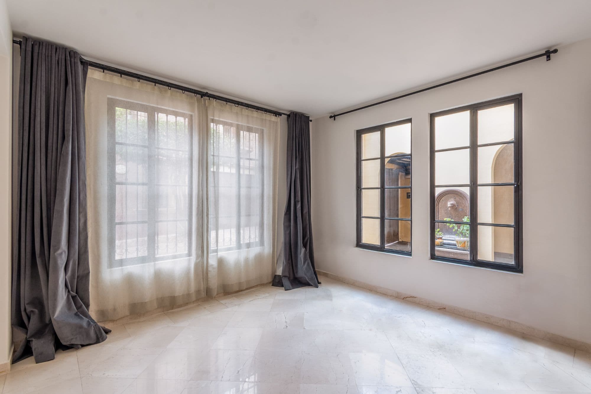 CASA PACO — San Antonio, San Miguel de Allende — photo 11 — luminous rooms with architectural elegance