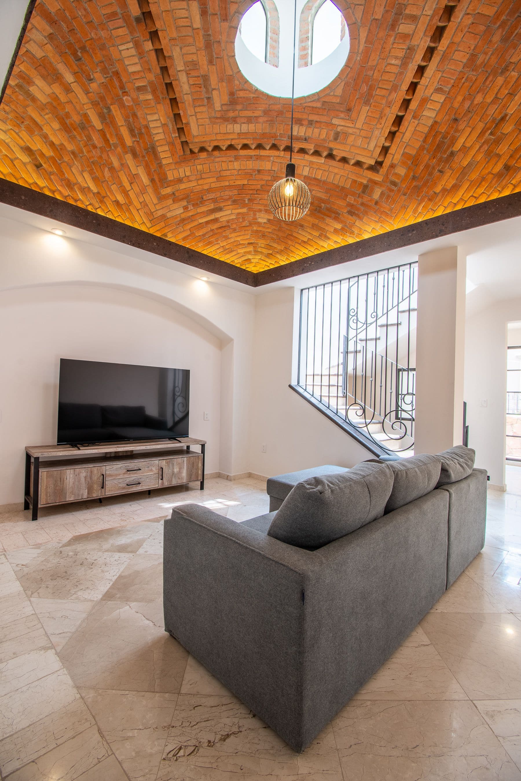 CASA PACO — San Antonio, San Miguel de Allende — photo 11 — soaring brick vault with radiant skylight