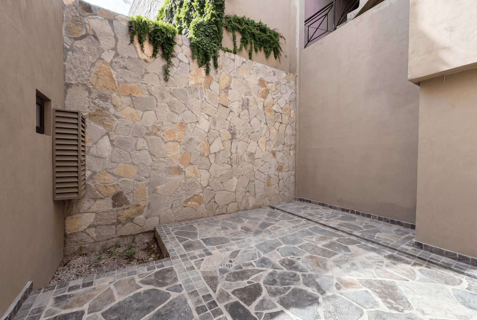 San Antonio 7 - D3 — San Antonio, San Miguel de Allende — photo 12 — rustic courtyard with elegant stonework
