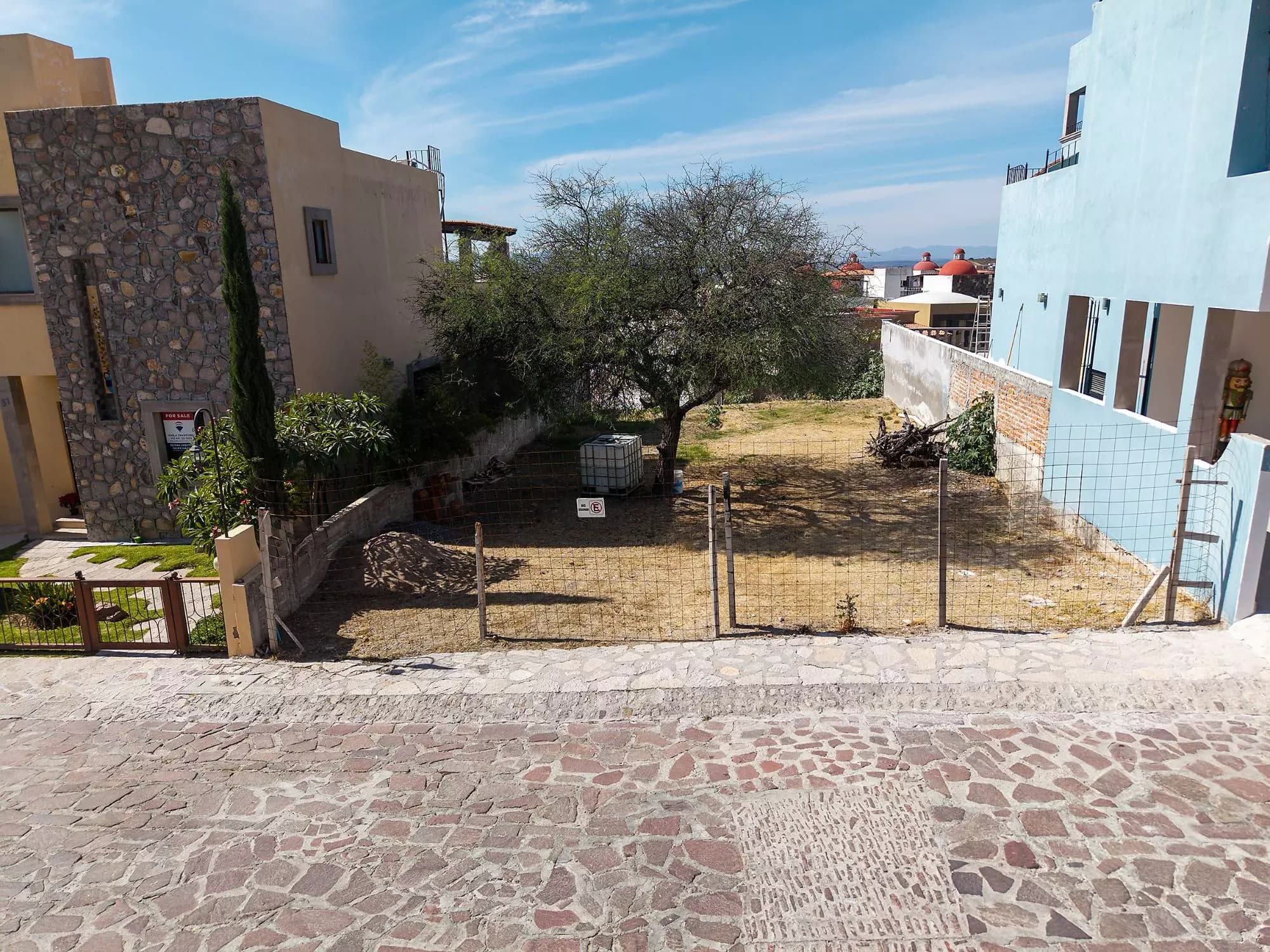 LOT ORIENTE — El Capricho, San Miguel de Allende — photo 11 — charming vacant lot, architectural potential awaits