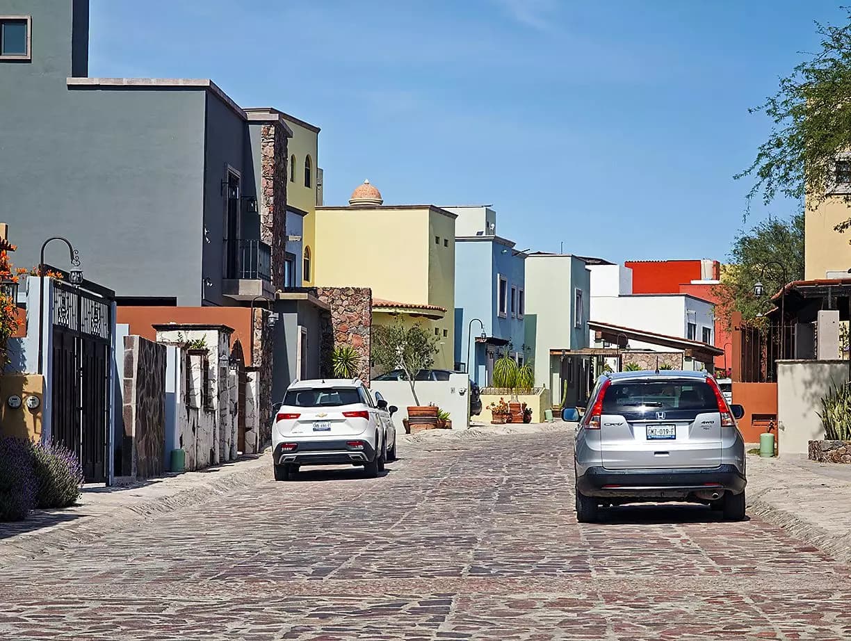 LOT ORIENTE — El Capricho, San Miguel de Allende — photo 6 — charming cobblestone plaza, colorful colonial architecture