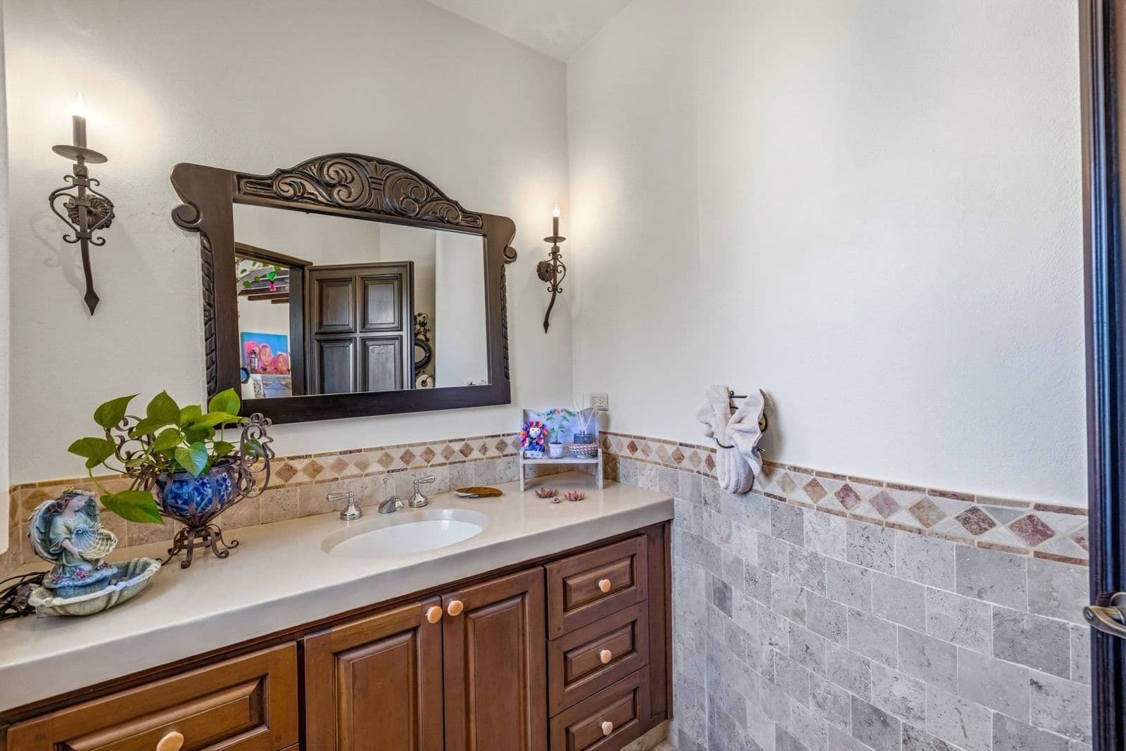 Villa Siqueiros — Zirándaro, San Miguel de Allende — photo 29 — artisan-appointed spa bathroom with elegant details