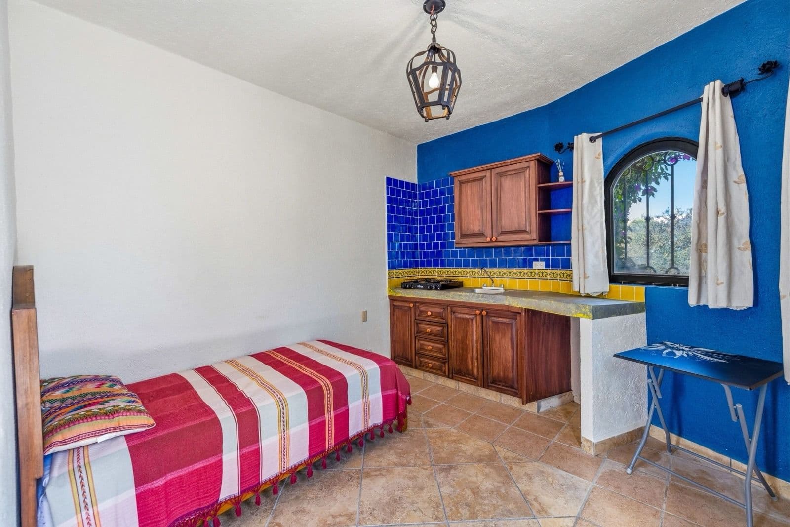 Villa Siqueiros — Zirándaro, San Miguel de Allende — photo 10 — vibrant colonial suite with traditional details