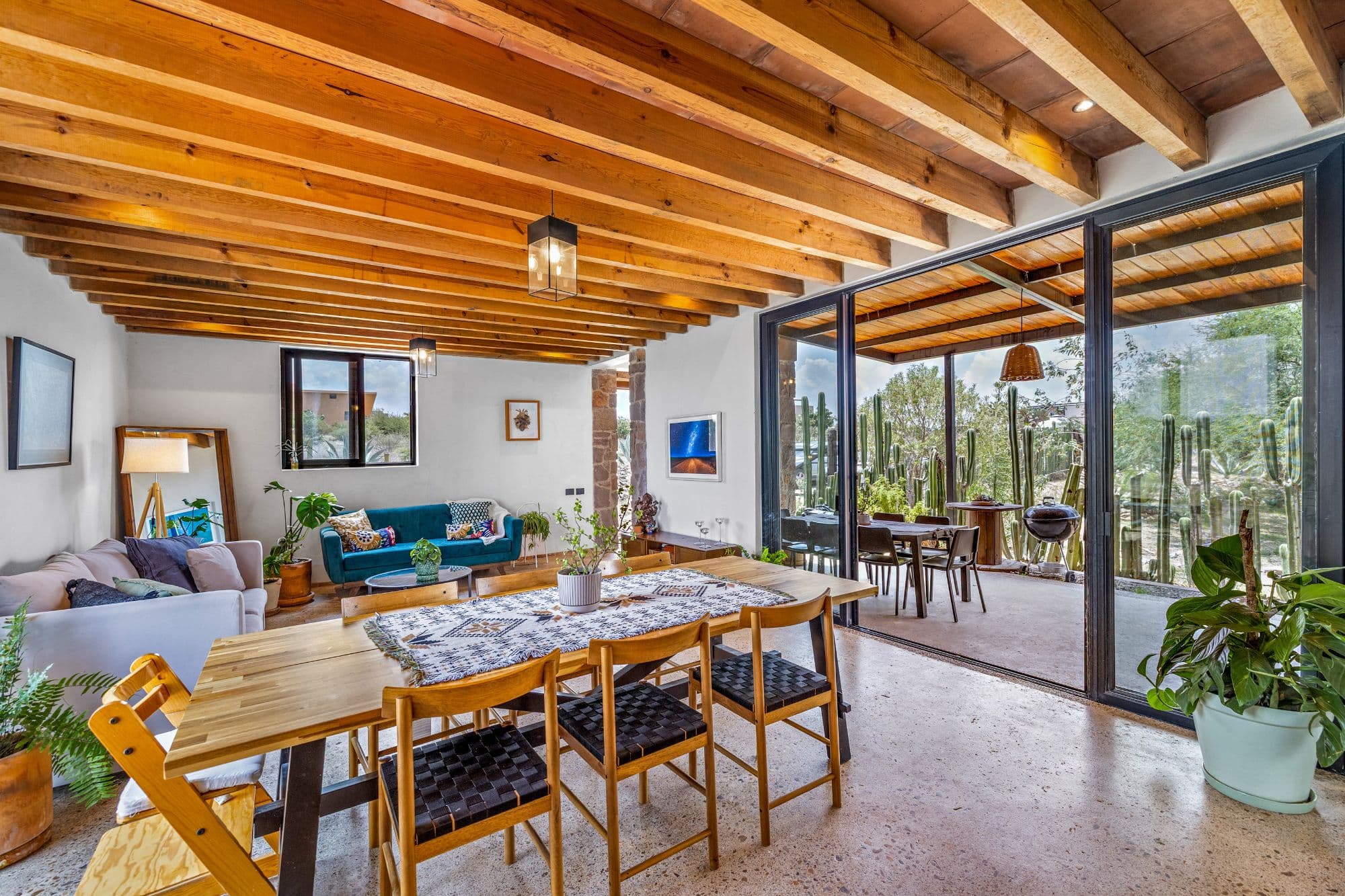 Villa Jacaranda - Architectural Country Living Near San Miguel — Capadero (San Isidro Capadero), San Miguel de Allende — photo 5 — rustic beams meet modern elegance seamlessly