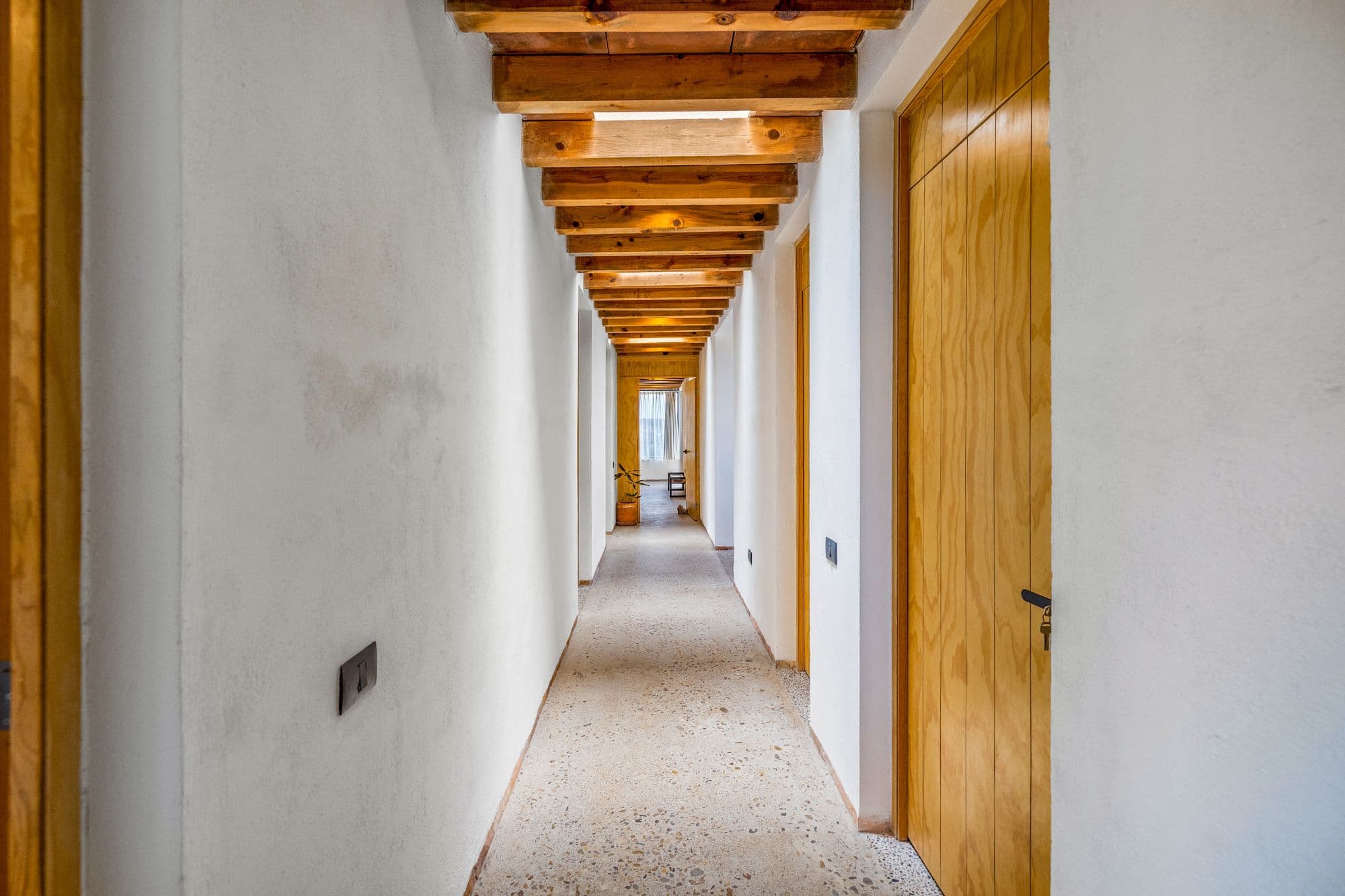 Villa Jacaranda - Architectural Country Living Near San Miguel — Capadero (San Isidro Capadero), San Miguel de Allende — photo 10 — rustic beam hallway, authentic charm
