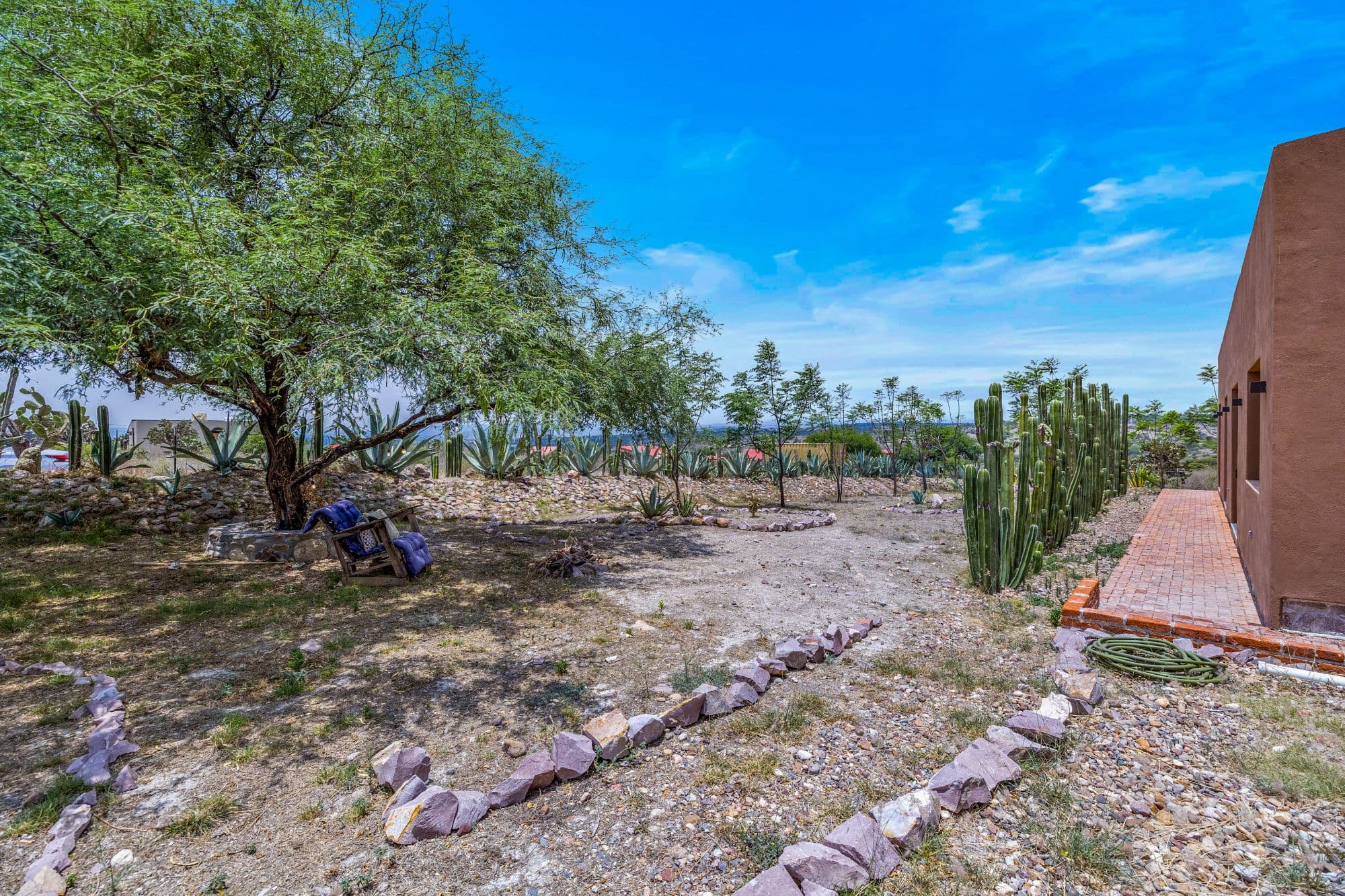 Villa Jacaranda - Architectural Country Living Near San Miguel — Capadero (San Isidro Capadero), San Miguel de Allende — photo 23 — expansive desert gardens, architectural charm
