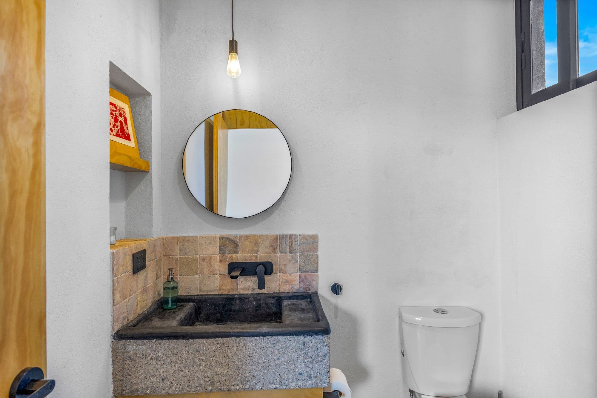 Villa Jacaranda - Architectural Country Living Near San Miguel — Capadero (San Isidro Capadero), San Miguel de Allende — photo 9 — artisanal bathroom with natural light
