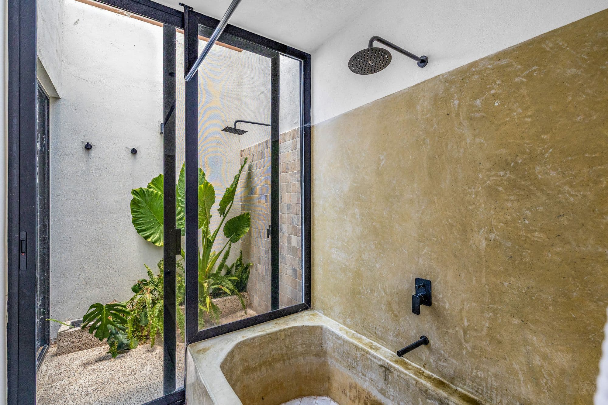 Villa Jacaranda - Architectural Country Living Near San Miguel — Capadero (San Isidro Capadero), San Miguel de Allende — photo 22 — spa-inspired outdoor shower oasis