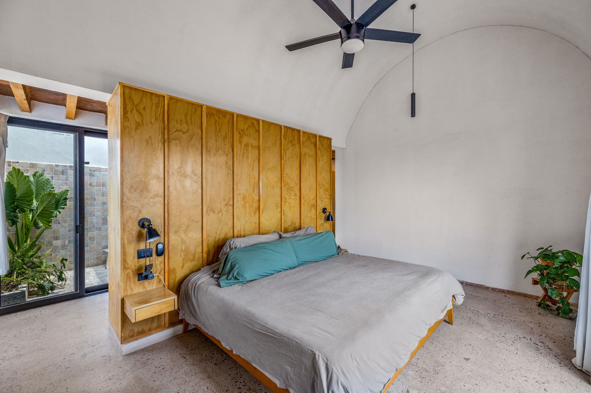 Villa Jacaranda - Architectural Country Living Near San Miguel — Capadero (San Isidro Capadero), San Miguel de Allende — photo 20 — serene master suite, architectural character, garden access