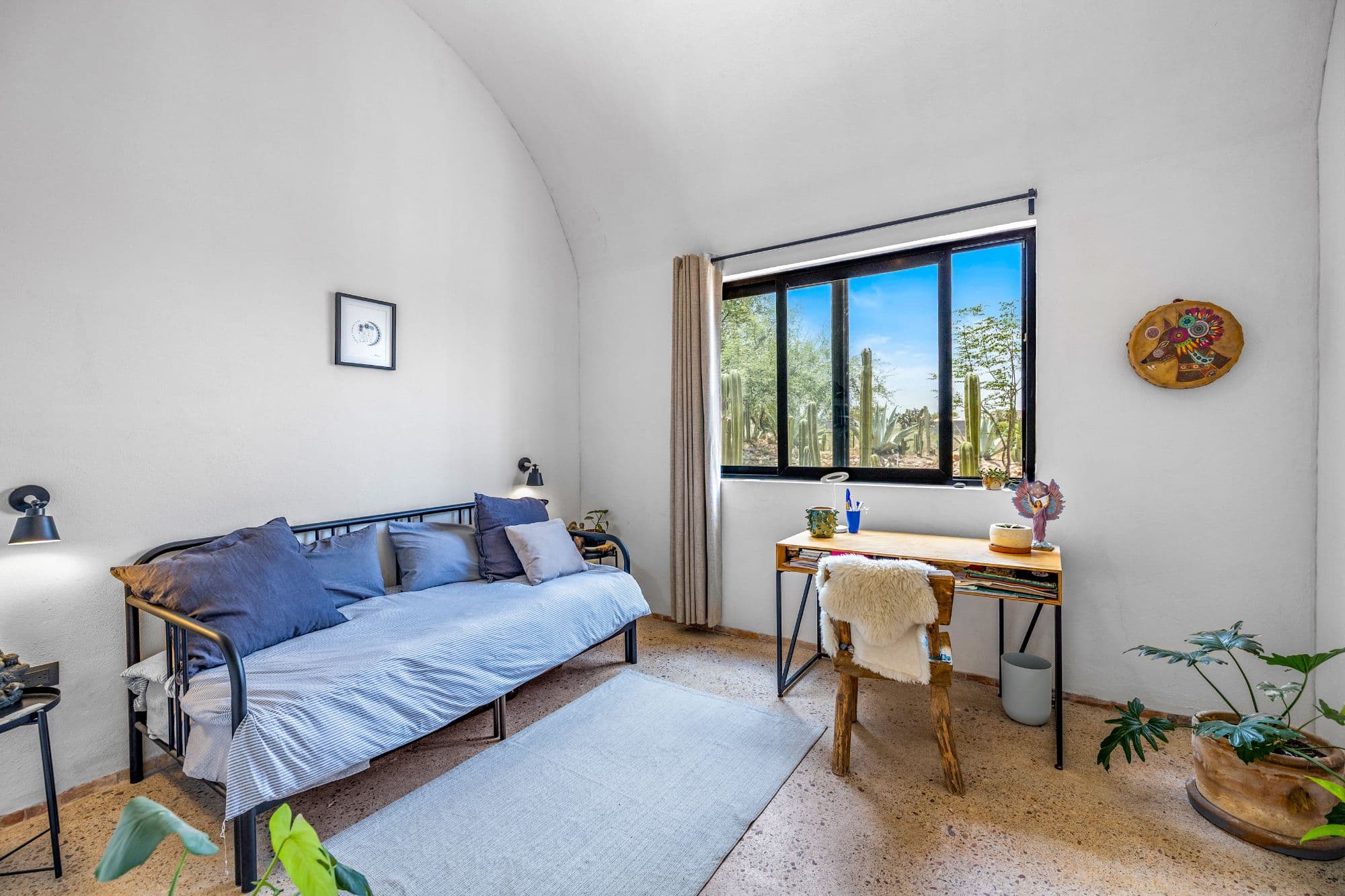 Villa Jacaranda - Architectural Country Living Near San Miguel — Capadero (San Isidro Capadero), San Miguel de Allende — photo 11 — serene bedroom with stunning desert views