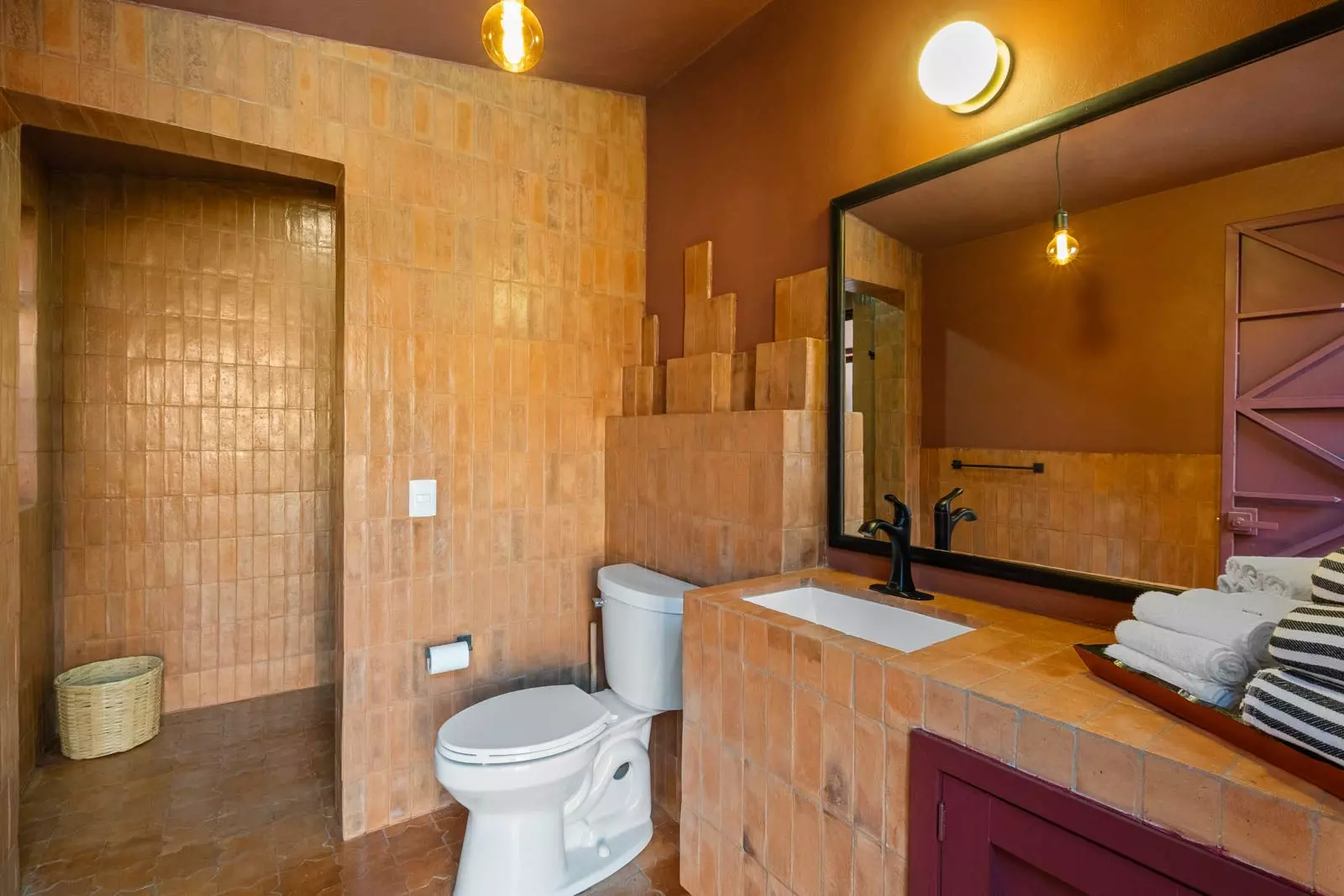 Casa Perro Afortunado — Atascadero (Arcos de San Miguel), San Miguel de Allende — photo 15 — warm terracotta spa bathroom retreat