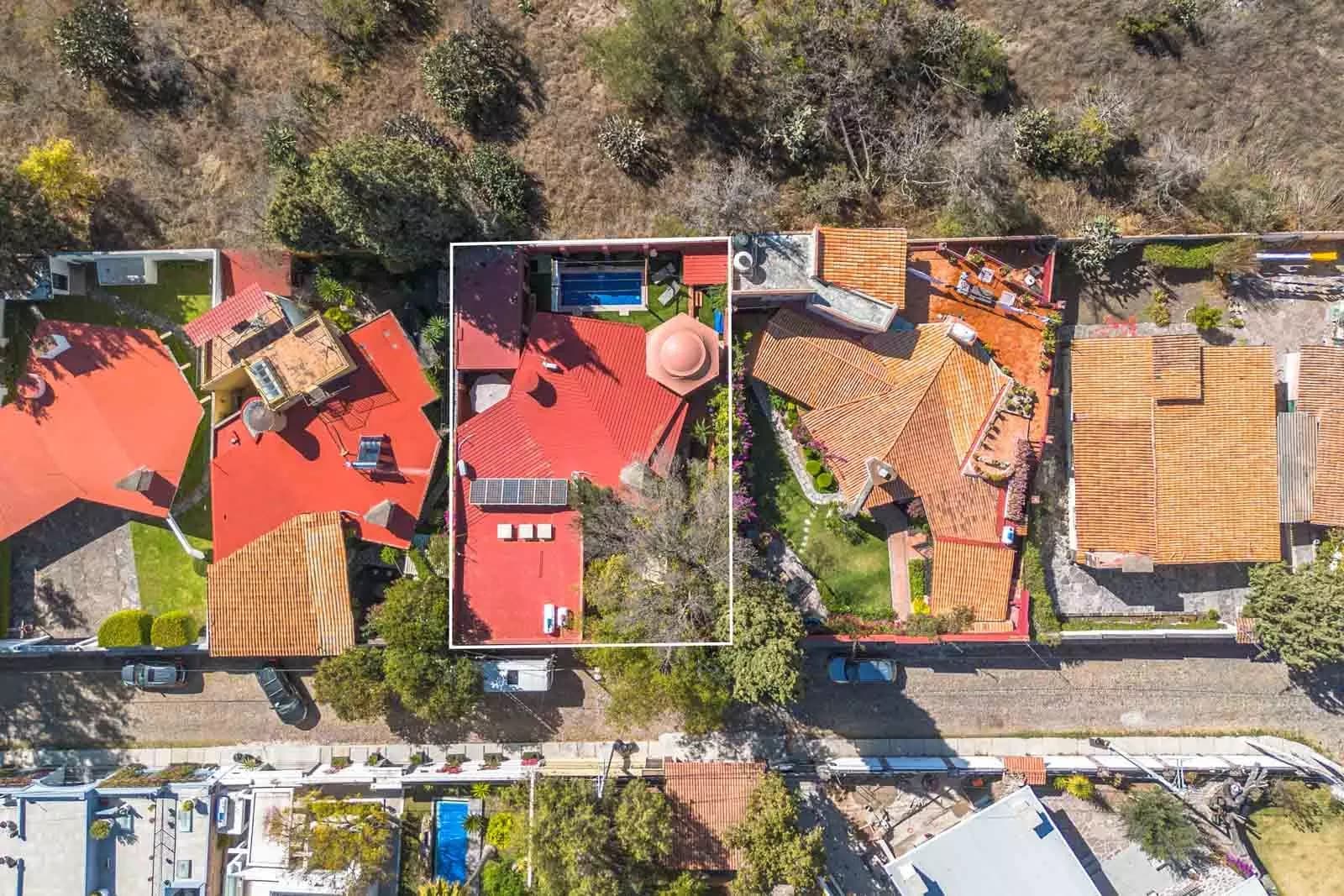 Casa Perro Afortunado — Atascadero (Arcos de San Miguel), San Miguel de Allende — photo 3 — vibrant rooftop, lush hillside sanctuary