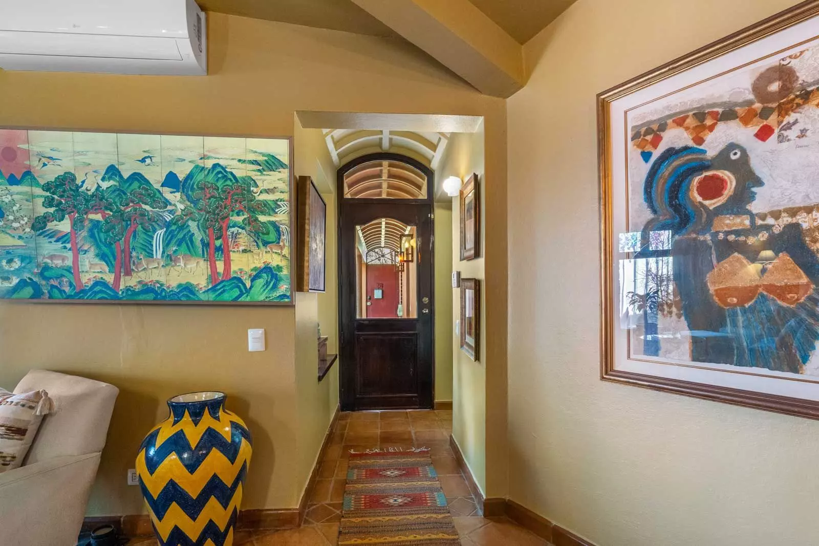 Casa Perro Afortunado — Atascadero (Arcos de San Miguel), San Miguel de Allende — photo 4 — vibrant gallery hallway with artistic charm