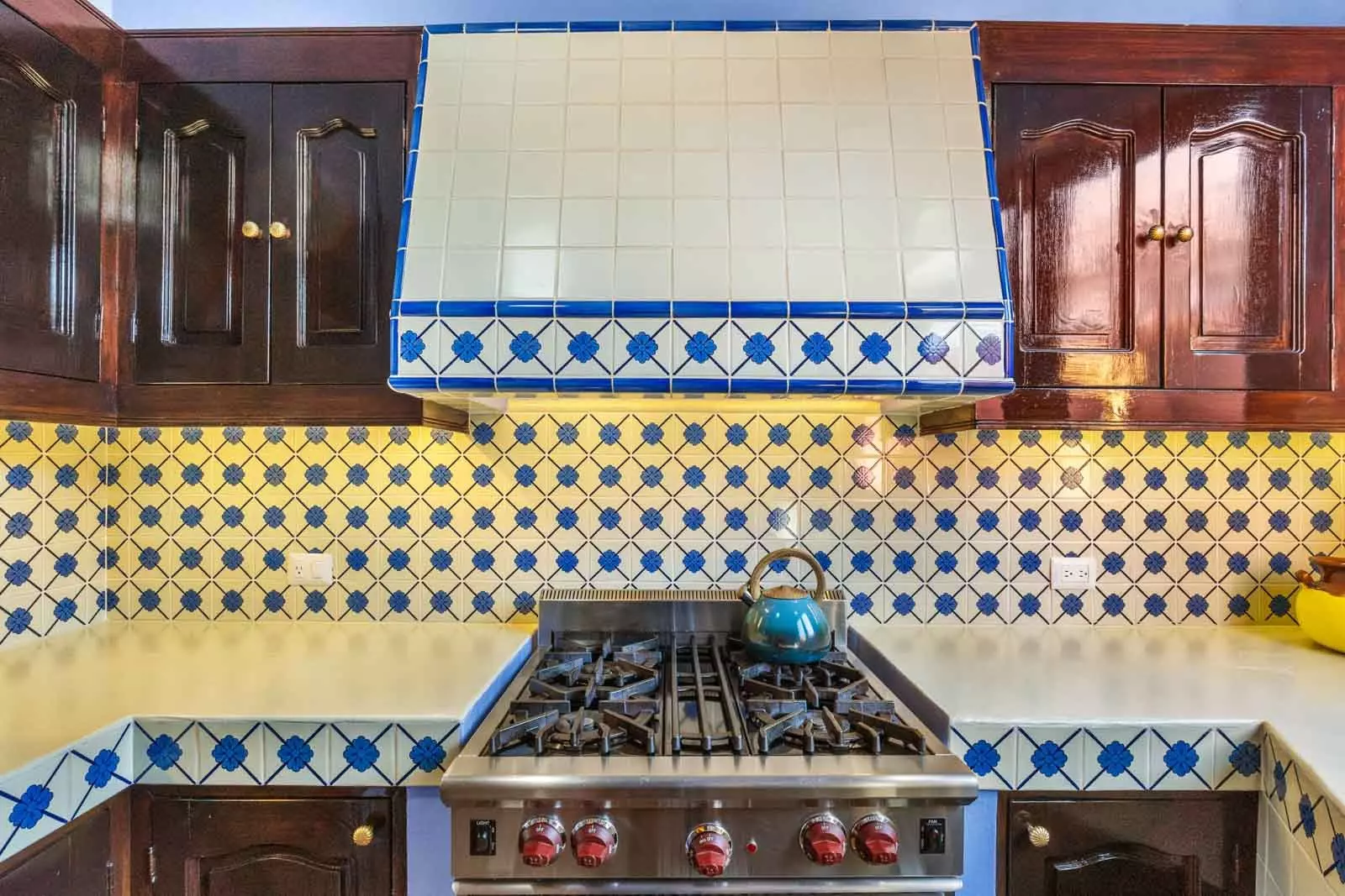 Casa Perro Afortunado — Atascadero (Arcos de San Miguel), San Miguel de Allende — photo 8 — authentic mexican kitchen, handcrafted charm