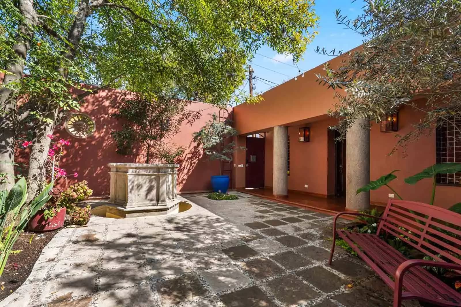Casa Perro Afortunado — Atascadero (Arcos de San Miguel), San Miguel de Allende — photo 19 — charming courtyard, dappled shade elegance