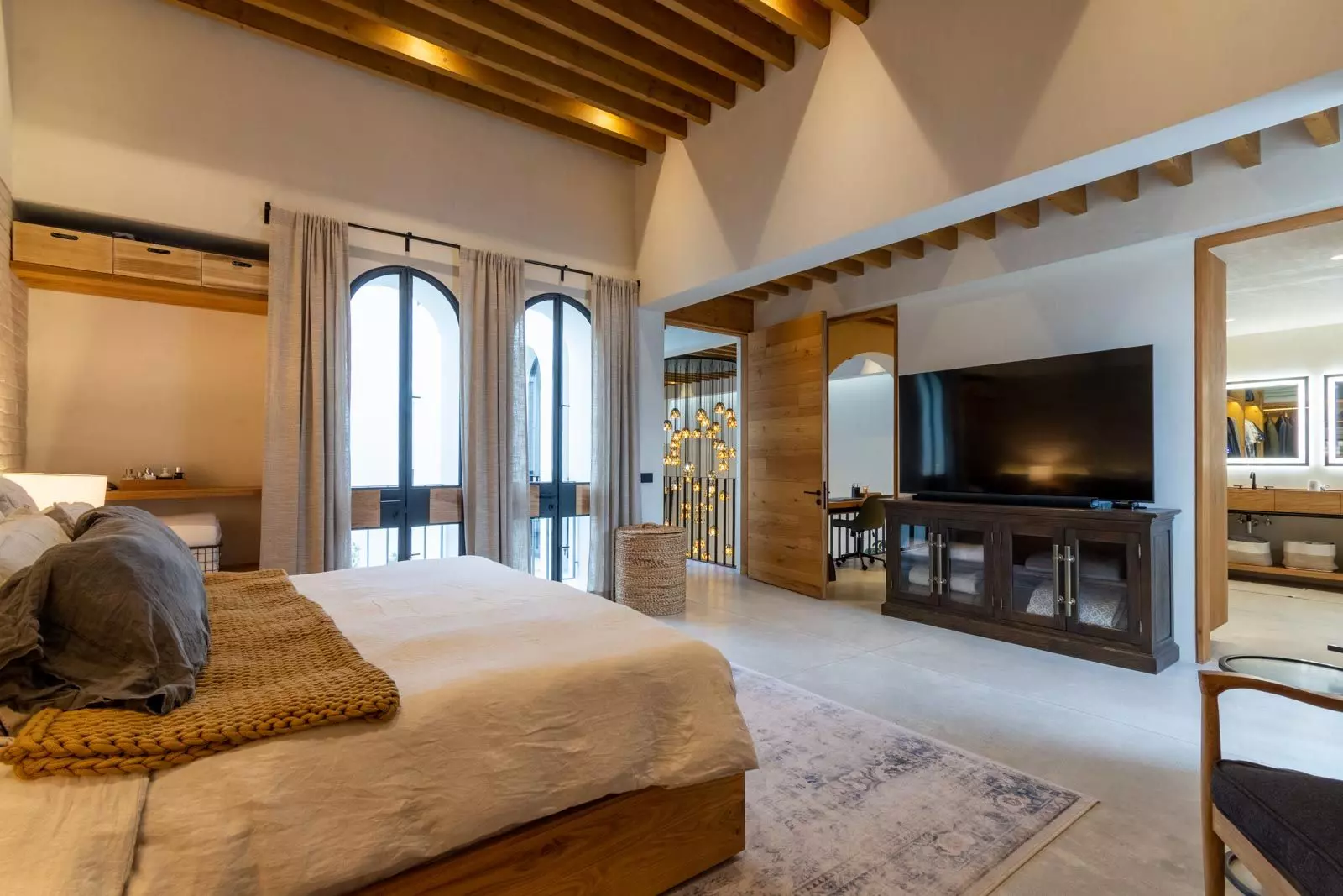 Indigo 8 — Guadiana, San Miguel de Allende — photo 19 — soaring beams, radiant light, sophisticated comfort