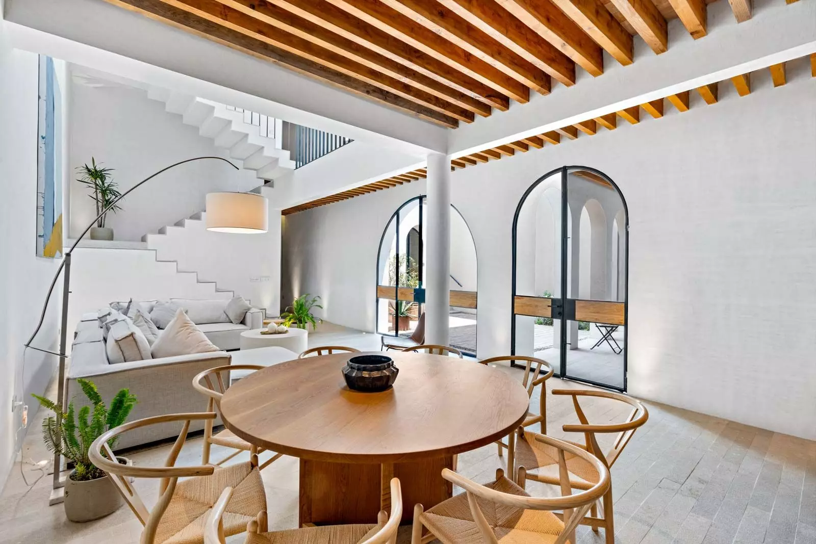 Indigo 8 — Guadiana, San Miguel de Allende — photo 4 — sophisticated open-concept living with architectural warmth