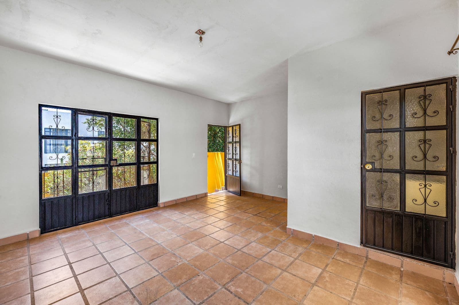 Great Renovation Project — San Antonio, San Miguel de Allende — photo 20 — luminous colonial room, authentic character